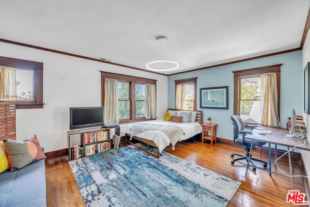 1812 S Bronson Avenue, Los Angeles, CA 90019