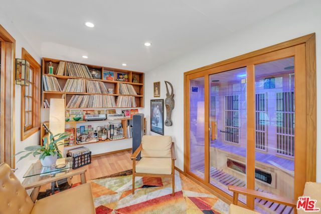 1812 S Bronson Avenue, Los Angeles, CA 90019