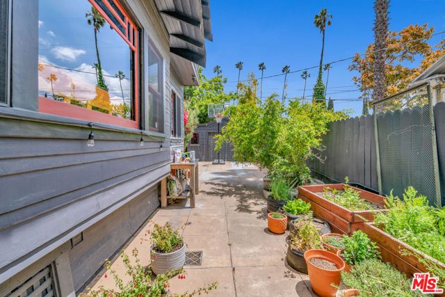 1812 S Bronson Avenue, Los Angeles, CA 90019