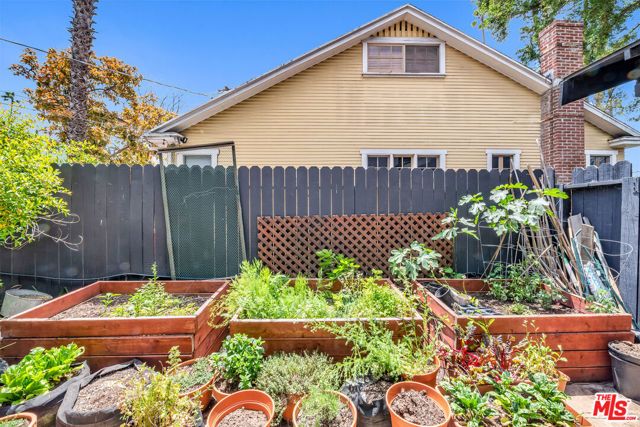 1812 S Bronson Avenue, Los Angeles, CA 90019