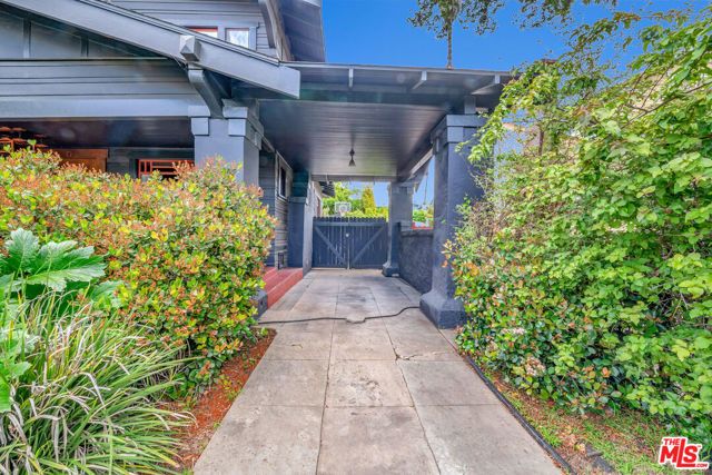 1812 S Bronson Avenue, Los Angeles, CA 90019