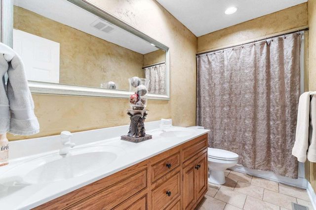 3550 W Morningside Place, Springfield, MO 65807