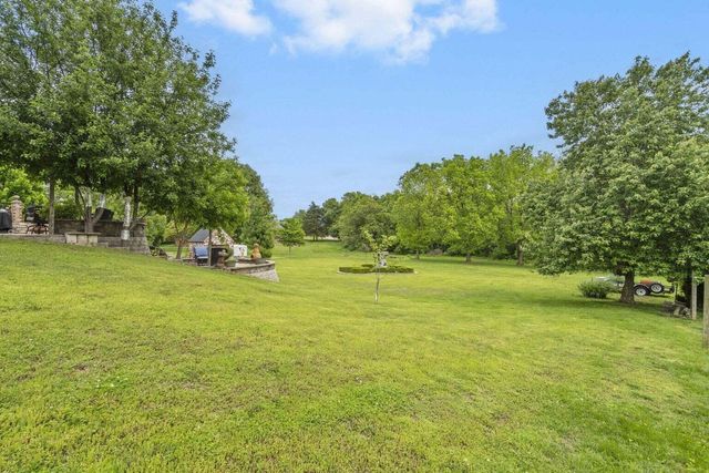 3550 W Morningside Place, Springfield, MO 65807