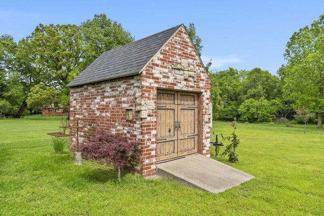 3550 W Morningside Place, Springfield, MO 65807