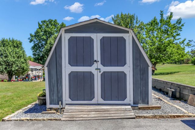 1018 N Graycroft Ave, Madison, TN 37115