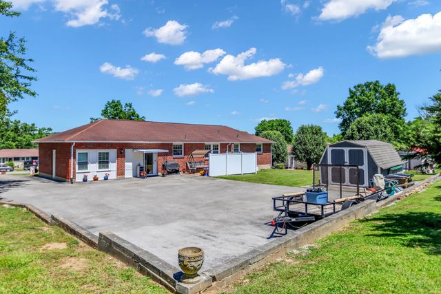 1018 N Graycroft Ave, Madison, TN 37115