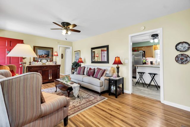 1018 N Graycroft Ave, Madison, TN 37115