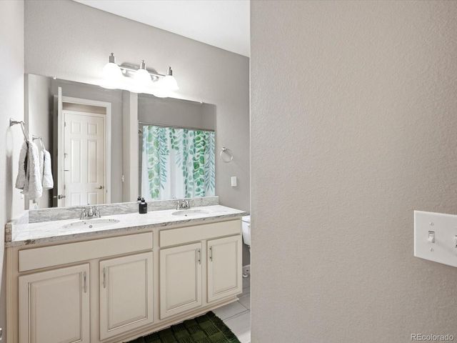 21560 E Union Place, Aurora, CO 80015