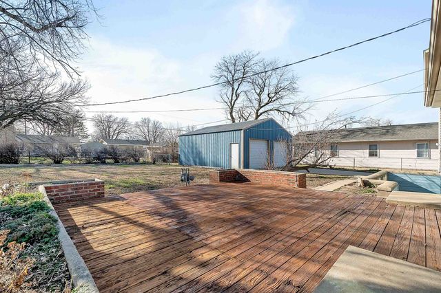 805 Willis Ave, Salina, KS 67401