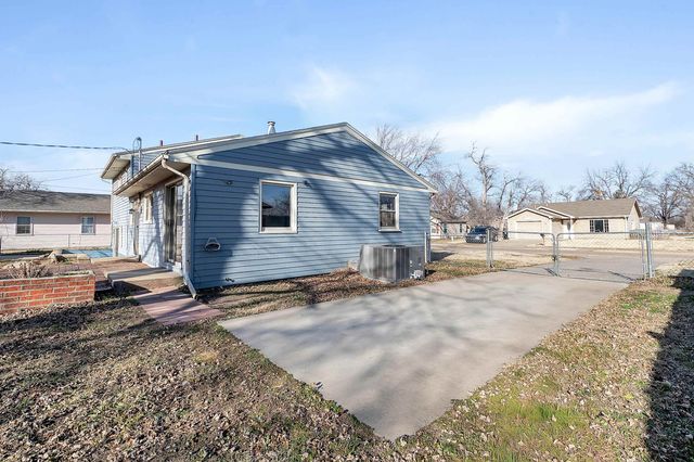 805 Willis Ave, Salina, KS 67401