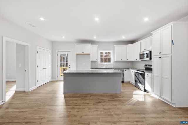 36B BETHUNE ST, Scottsville, VA 24590