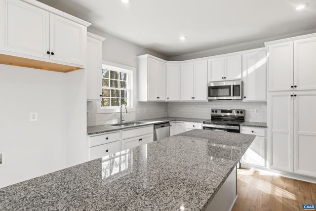 36B BETHUNE ST, Scottsville, VA 24590