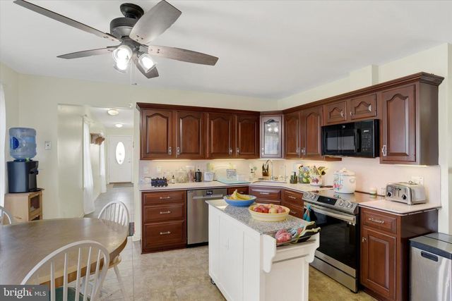 52 CARRIAGE RD, Palmyra, PA 17078