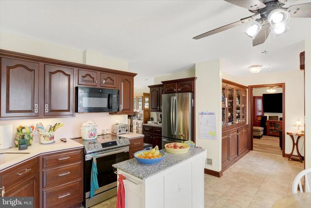 52 CARRIAGE RD, Palmyra, PA 17078
