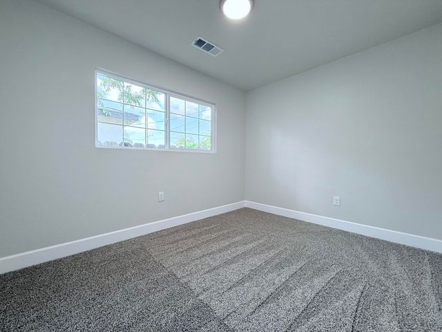 892 W Madalyn Avenue, Tulare, CA 93274