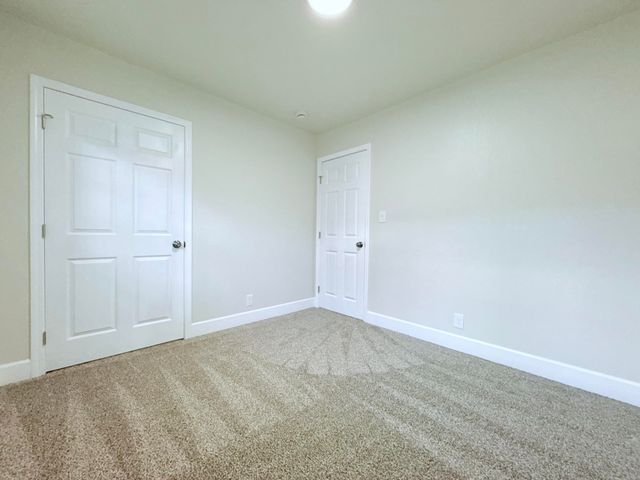 892 W Madalyn Avenue, Tulare, CA 93274