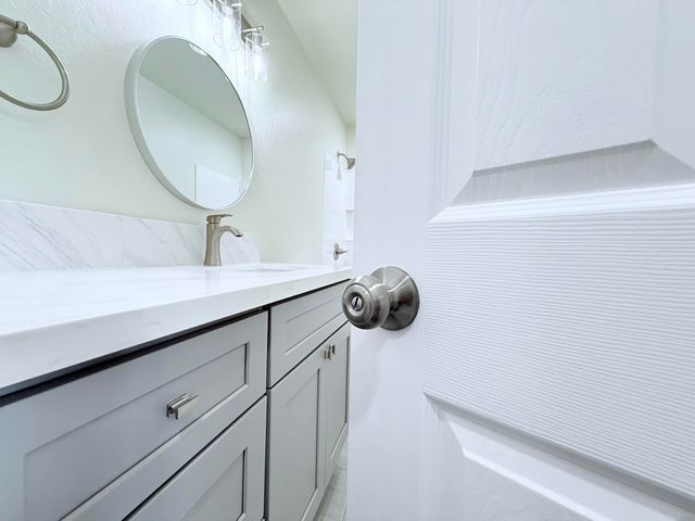 892 W Madalyn Avenue, Tulare, CA 93274