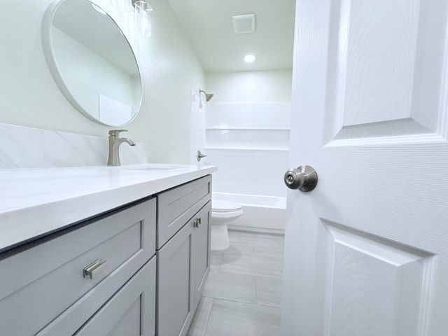 892 W Madalyn Avenue, Tulare, CA 93274