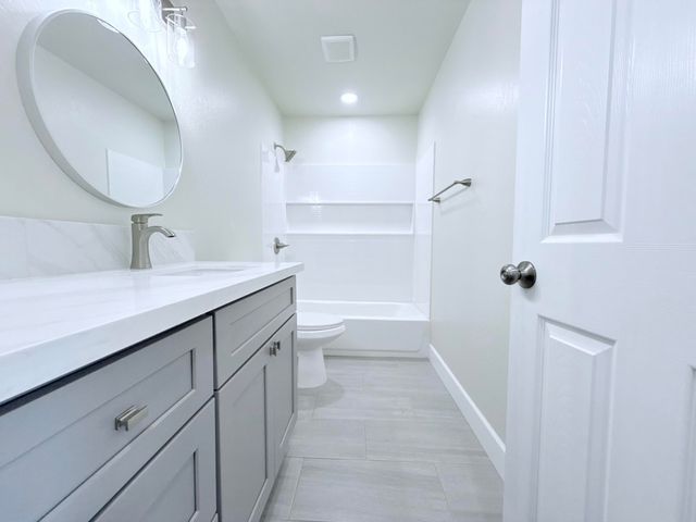 892 W Madalyn Avenue, Tulare, CA 93274