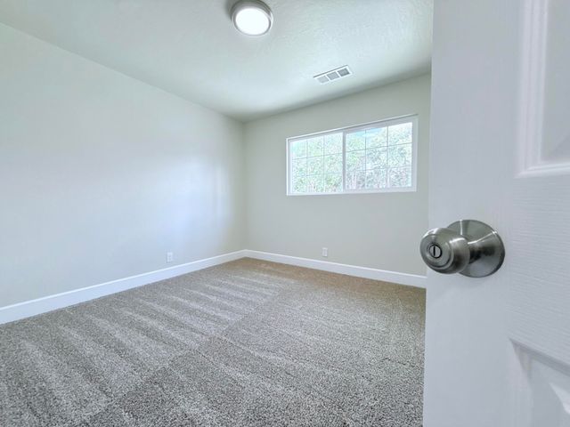 892 W Madalyn Avenue, Tulare, CA 93274