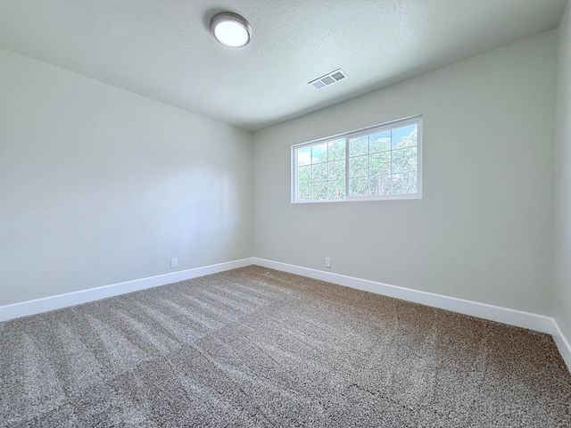 892 W Madalyn Avenue, Tulare, CA 93274