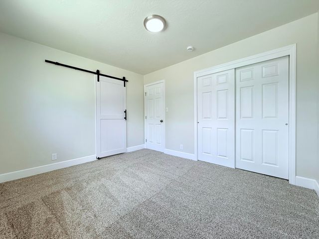 892 W Madalyn Avenue, Tulare, CA 93274