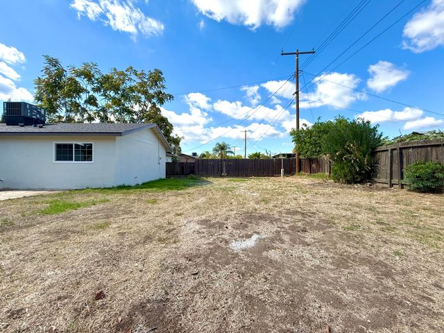 892 W Madalyn Avenue, Tulare, CA 93274