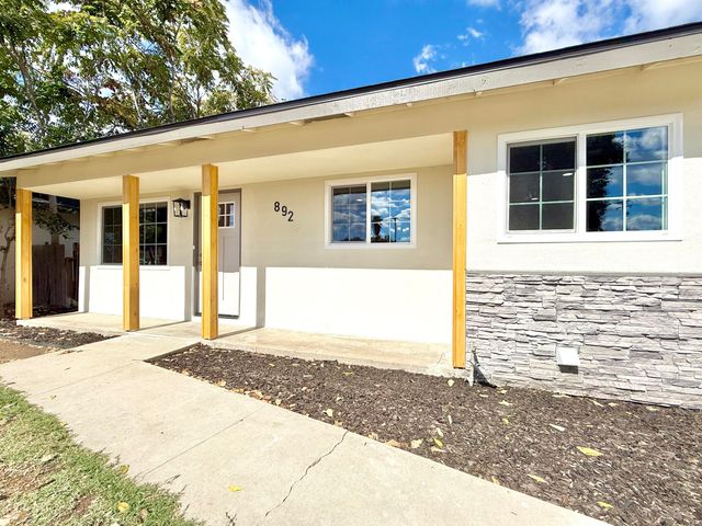 892 W Madalyn Avenue, Tulare, CA 93274