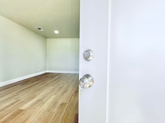 892 W Madalyn Avenue, Tulare, CA 93274