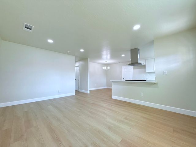 892 W Madalyn Avenue, Tulare, CA 93274