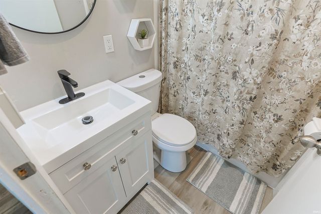 201 Prairie Avenue, Mishawaka, IN 46544