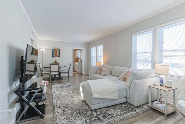 201 Prairie Avenue, Mishawaka, IN 46544