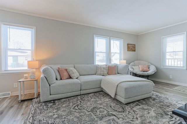 201 Prairie Avenue, Mishawaka, IN 46544