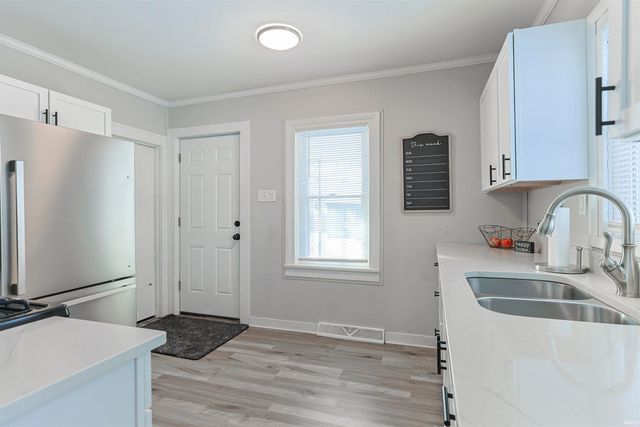 201 Prairie Avenue, Mishawaka, IN 46544