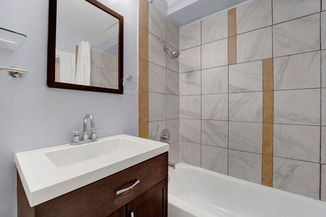 6118 N Sheridan Road 310, Chicago, IL 60660