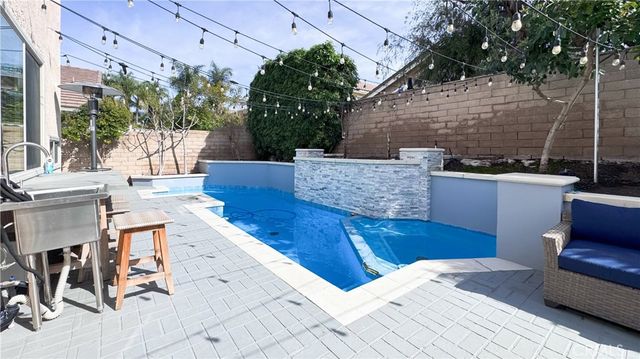 2 Ramada, Irvine, CA 92620