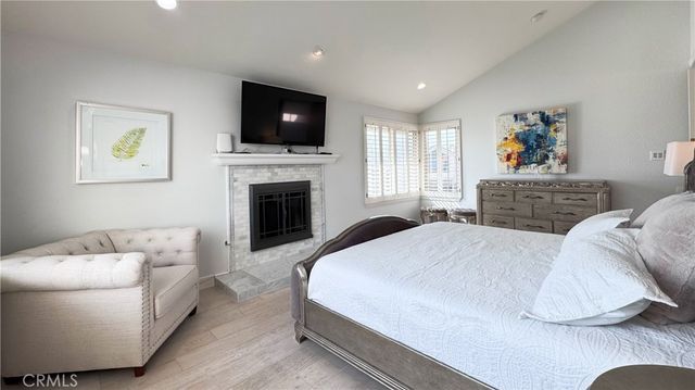 2 Ramada, Irvine, CA 92620
