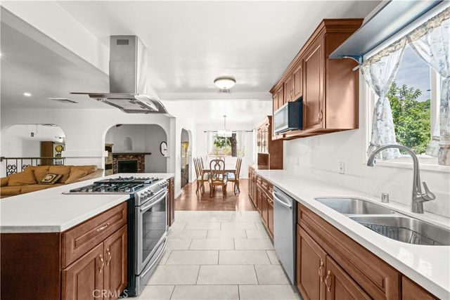 14515 Daubert, San Fernando, CA 91345