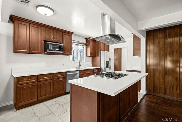 14515 Daubert, San Fernando, CA 91345