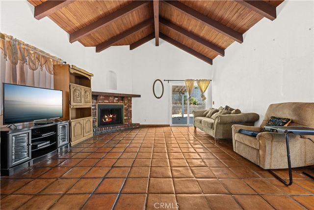 14515 Daubert, San Fernando, CA 91345
