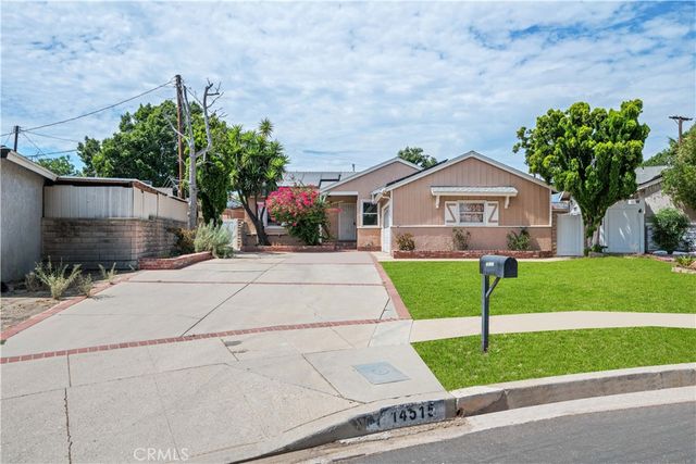 14515 Daubert, San Fernando, CA 91345
