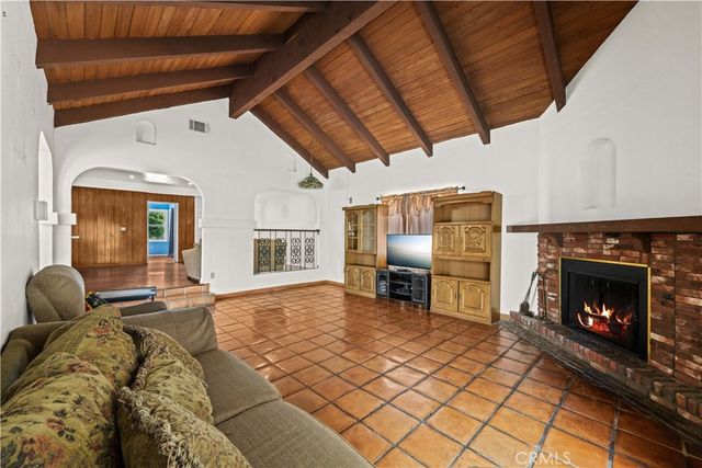 14515 Daubert, San Fernando, CA 91345