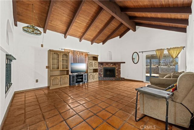 14515 Daubert, San Fernando, CA 91345
