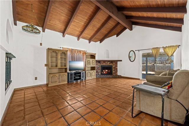 14515 Daubert, San Fernando, CA 91345