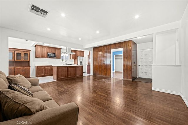 14515 Daubert, San Fernando, CA 91345