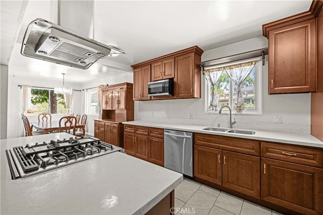 14515 Daubert, San Fernando, CA 91345