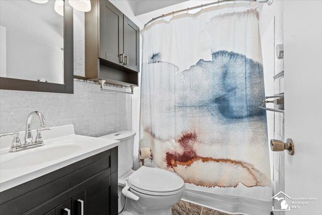 1770 Rose Avenue, Lincoln Park, MI 48146