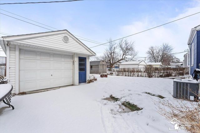 1770 Rose Avenue, Lincoln Park, MI 48146