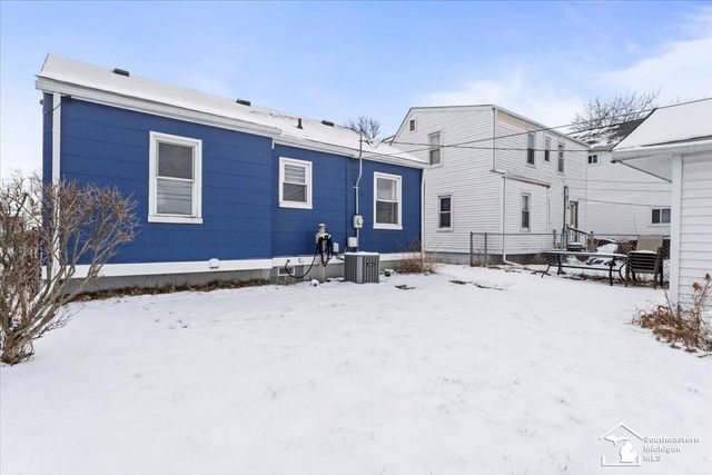 1770 Rose Avenue, Lincoln Park, MI 48146