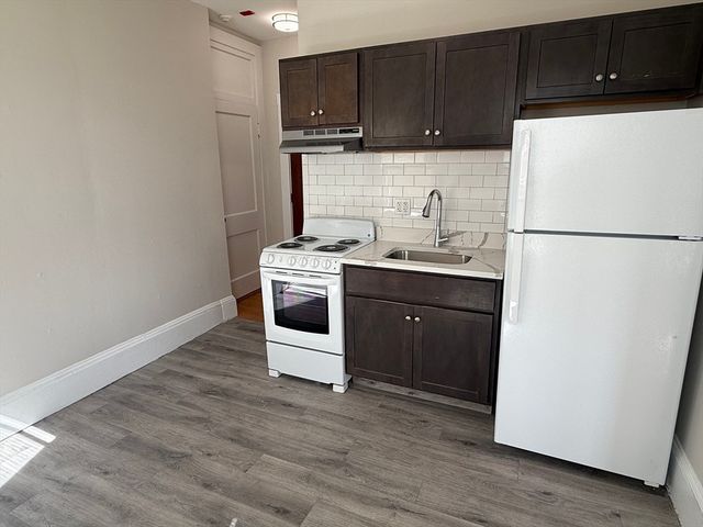 39 Newhall St 12, Lynn, MA 01902